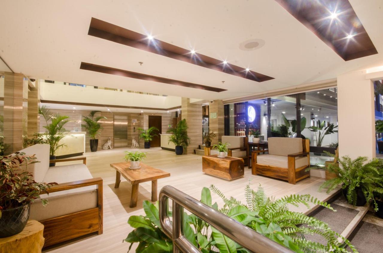 Commander Suites De Boracay Manoc-Manoc Екстер'єр фото