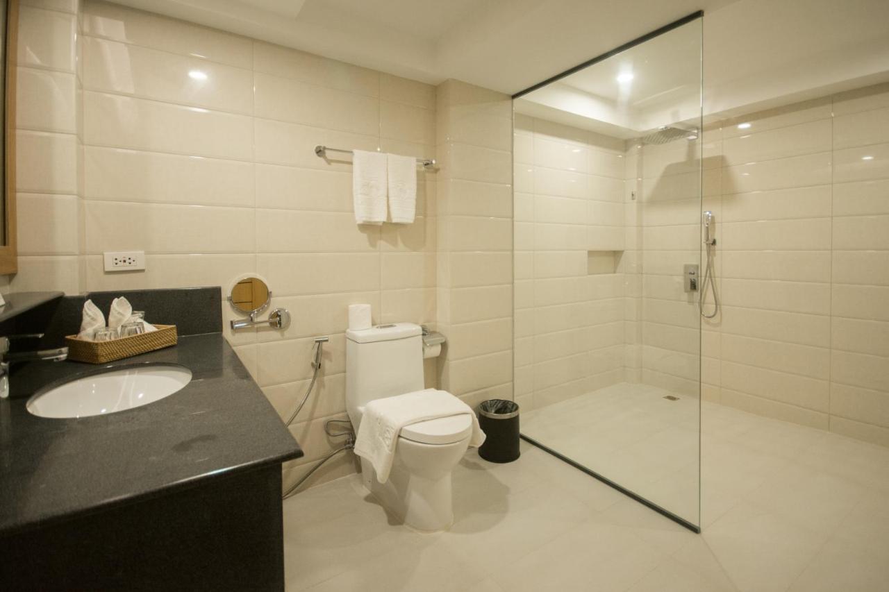 Commander Suites De Boracay Manoc-Manoc Екстер'єр фото