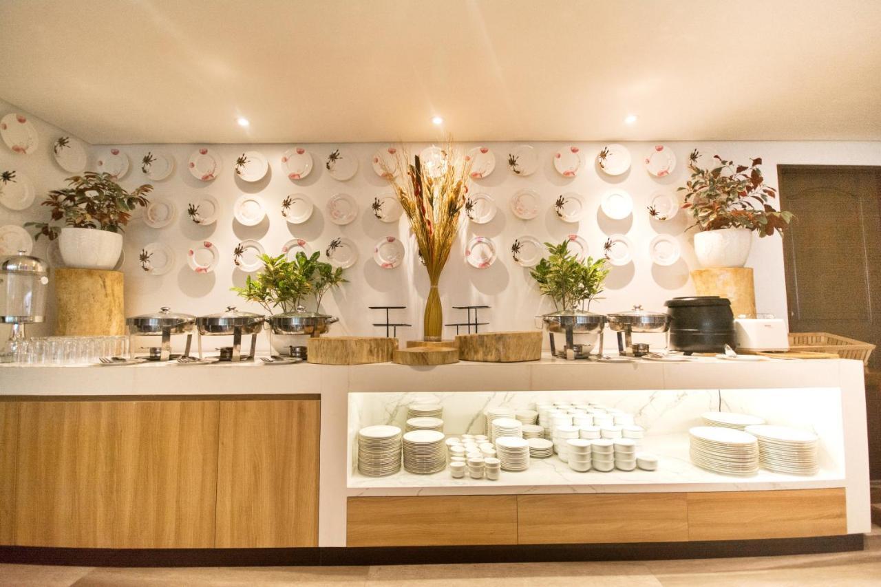 Commander Suites De Boracay Manoc-Manoc Екстер'єр фото