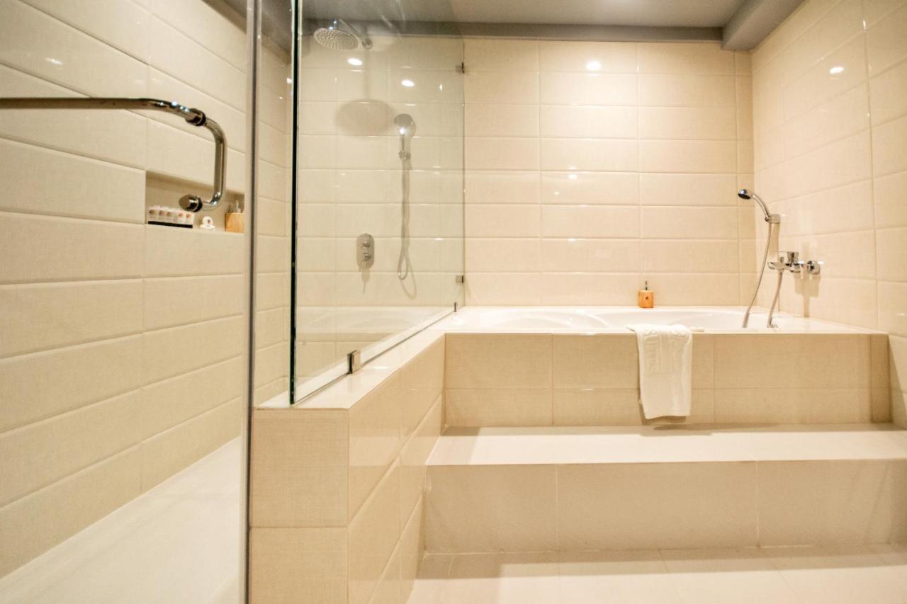 Commander Suites De Boracay Manoc-Manoc Екстер'єр фото