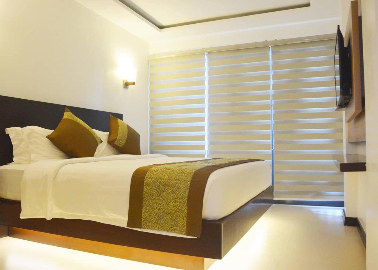Commander Suites De Boracay Manoc-Manoc Екстер'єр фото