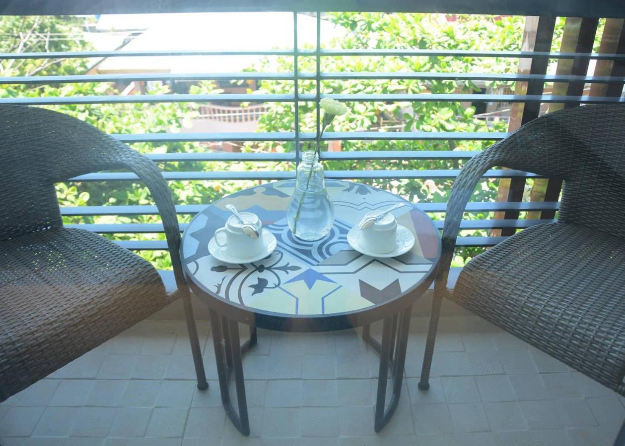 Commander Suites De Boracay Manoc-Manoc Екстер'єр фото