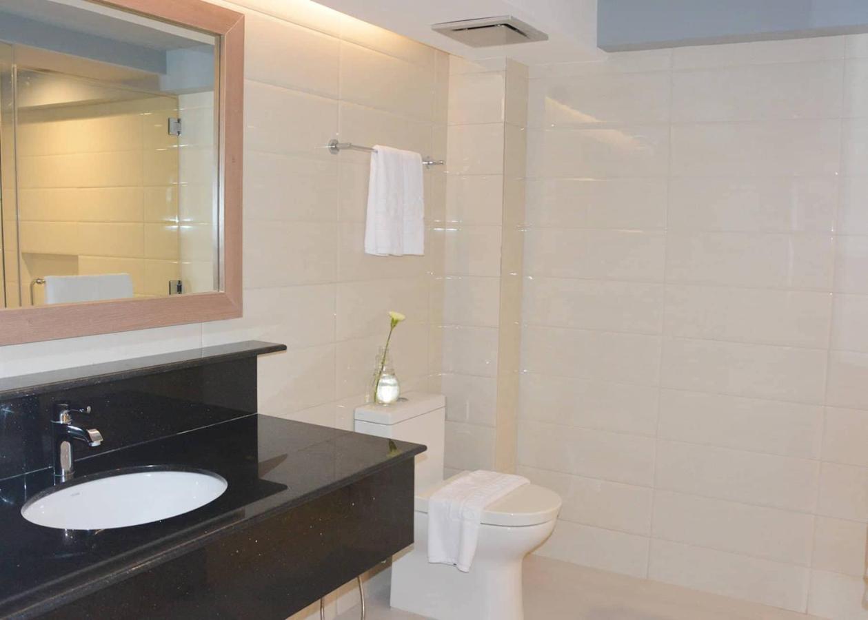 Commander Suites De Boracay Manoc-Manoc Екстер'єр фото